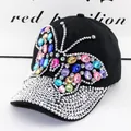 Berretto da baseball in denim nero con farfalla di strass colorati e visiera di cristalli - Farfalla Strass Colorata Stile Nero / Nero