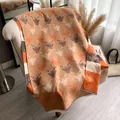 Bufanda pashmina color camello de moda con jacquard de abejas y rayas de colores - 185cmx65cm / Caqui