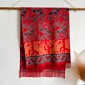 Roter Kaschmir-Gefühl Schal mit ethnischem Pferdemuster und Blumen-Jacquard-Quasten - Rot