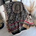 Châle en cachemire style ethnique aux motifs floraux géométriques et franges noir et rouge - 185cmx65cm / Noir