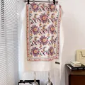 Chal pashmina blanco con bordado floral colorido y flecos para el invierno - Blanco / 185-65cm