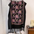 Bufanda vintage negra con bordado floral, flecos largos y un tacto suave de cachemira - Negro / 185-65cm