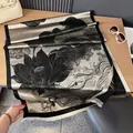 Wende-Paschmina-Schal in Silber und Schwarz mit Lotusmuster und langen Fransen - Tsmwg-014 Schwarz / 180