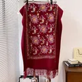 Chal burdeos para mujer con bordado floral y flecos largos de estilo retro - Rojo / 185-65cm