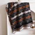 Écharpe réversible caramel et gris avec motifs éléphants et bords à franges douces - 180x65cm / Marron Noir