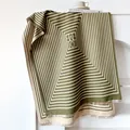 Detail van groen-beige kasjmier-achtige sjaal met geometrische patronen en franjes - 185cm / Groen