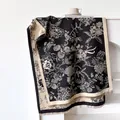 Floral reversible cashmere-feel scarf in black and beige with elegant tassels - 185cm / Black