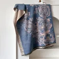 Sciarpa double face in cashmere blu nebbia con motivo di pivoine e frange retrò - 185cm / Blu