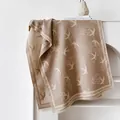 Sciarpa simil cachemire con motivi jacquard a rondine e nuvole color caffè e beige - Cachi