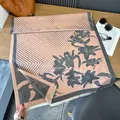 Bufanda rosa y gris tacto cachemir con estampado de camelia y bordes de flecos - 185cm / Rosa