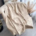 Beige en bruine sjaal met Toile de Jouy-print en verfijnde kwastjes - 180cm / Khaki