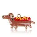 Pendentif émaillé en alliage motif chien teckel hot-dog avec détails jaune moutarde - Pendentif Chien Saucisse Hot Dog en Émail