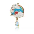 Pendentif émaillé de dessin animé avec Teru Teru Bozu, nuages et goutte d'eau bleue - Pendentif Météo Teru Teru Bozu en Émail