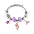 Dettaglio del bracciale a tema oceano con perle viola e ciondoli a sirena e stella marina - Viola