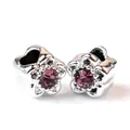 Détail macro de breloques fleurs argentées avec cristaux roses pour bijoux personnalisés - Rouge Rose