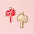 Colgante de buzón DIY con corazón de esmalte rojo y grabado 'MAIL' dorado - Buzón Rojo