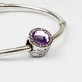 Pulsera de cadena de serpiente plateada con cuenta de cristal púrpura y detalles de corazón - Púrpura