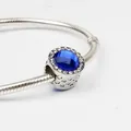 Abalorio de cristal ojo de gato azul con detalles de corazones y cadena de serpiente - Azul marino
