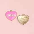 Colgante de corazón en esmalte rosa con letras XOXO y reverso dorado para joyería DIY - Rosa XOXO
