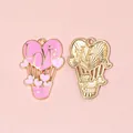 Colgante de globo de corazón rosa con relieve dorado LOVE y acabado esmaltado - Globo de Aire Caliente Rosa