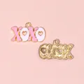 Dijes XOXO de esmalte rosa y blanco con baño de oro para creación de joyas DIY - XOXO Hueco Rosa
