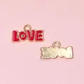 Colgante de flor rosa DIY con letras LOVE rojas y acabado en chapado de oro - Rojo Amor