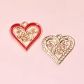 Colgantes de corazón dorados con esmalte rojo y texto I LOVE YOU para creación de joyas DIY - LOVE Hueco Rojo