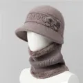 Detalle de conjunto de gorro y bufanda de punto de invierno para mujer con forro de felpa - Gorro + Calentador de cuello / Caqui