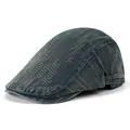 Détail de la casquette plate en denim bleu délavé avec coutures blanches et boucle métal - Réglable / Denim Rétro