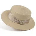 Detalle de sombrero de paja con cinta de raso champán y hebilla de perlas y diamantes - M (56-58cm) / Beige