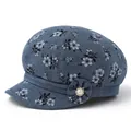 Bloemenprint denim blauwe pet voor oudere dames met parelbloem decoratie detail - M(56-58cm) / Blauw