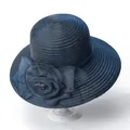 Cappello da sole pieghevole blu navy a tesa larga con fiore in organza per l'estate - M / Blu navy