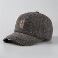 Herren Winter Baseballkappe aus braun grauem Karostoff mit warmen Ohrenschützer Design - Verstellbar / Kaffeebraun