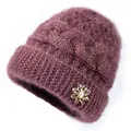 Gorro de punto de invierno para mujeres mayores en color morado con flor dorada - Talla Única (Circunferencia 56-60) / Estilo D Flor De Metal Rosa Palo Forro Felpa