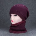 Set cappello e sciarpa in maglia viola scuro con perle per donne anziane - Set Cappello e Scaldacollo / Rosso Vino (Cappello E Scaldacollo)
