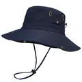 Detalle de gorro de senderismo azul oscuro con ventilación metálica y correa ajustable - M (56-58cm) / Azul marino