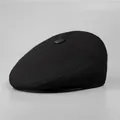 Vista dettagliata dall'alto di un berretto nero in misto lana con bottone classico - M (56-58cm) / Nero