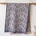 Sciarpa invernale in finto cashmere blu e rosa con motivo paisley e frange morbide - 180*65cm / Blu