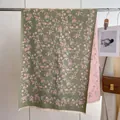 Bloemen sjaal van imitatie kasjmier in grijsgroen en roze met elegante franjes - 180*65cm / Groen