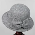 Elegante cappello cloche in lana grigia da donna con grande fiocco e bordi in argento - M (56-58cm) / Grigio