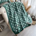 Bufanda de jacquard geométrico verde oscuro y beige con detalles de flecos - 185*65cm / Verde