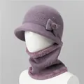 Detalle del conjunto de gorro y bufanda de punto violeta con lentejuelas y forro de pelo - Púrpura Claro (Gorro Y Calentador De Cuello)
