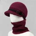 Detalle del conjunto de gorro y bufanda de punto de invierno con forro polar cálido - Gorro Y Calentador De Cuello / Burdeos