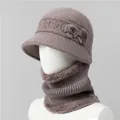 Detalle de conjunto de gorro de punto y bufanda con lazo y forro de felpa suave - Caqui / Gorro + Calentador de cuello