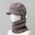 Detalle de conjunto de gorro y bufanda de punto cálido con forro de piel sintética - Gorro Y Calentador De Cuello / Caqui