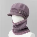 Vista detallada del conjunto de gorro de punto violeta y braga de cuello con forro de piel - Gorro + Calentador de cuello / Taro