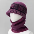 Detalle de gorro de punto morado y calentador de cuello con estampado de copos - Malva / Gorro Y Calentador De Cuello