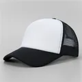 Dettaglio laterale di un cappello trucker bicolore con rete nera e pannello frontale bianco - Nero