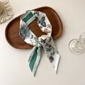 Foulard ruban en soie avec motif papillon et fleurs sur un plateau en bois - 100PD-099 / 7*100cm