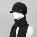 Detalle de conjunto de gorro de punto de piel de conejo negro y bufanda con diamantes - Gorro + Bufanda / Negro